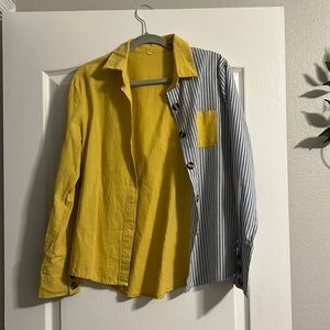 Half yellow half blue collar shirt.